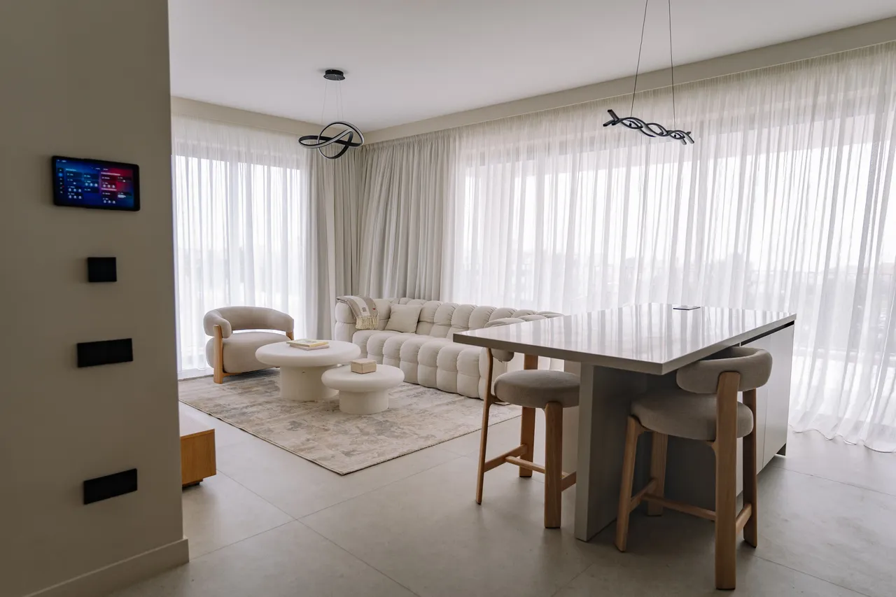 Apartment A-402